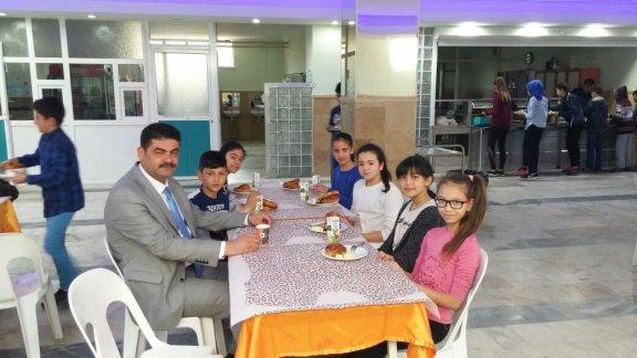 İlçemiz 15 Temmuz Şehitleri Ortaokulunda kahvaltı etkinliği düzenlendi.