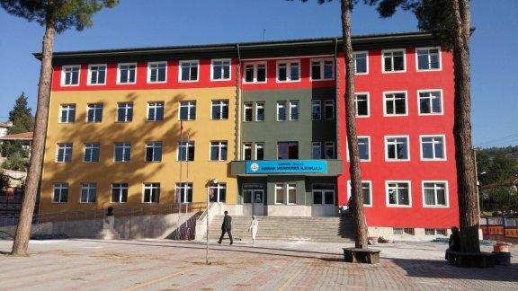 İlçe Milli Eğitim Müdürü Osman DAMARCAN yapımı tamamlanan  Adnan Menderes İlkokulu -Ortaokulu inşaatında incelemelerde bulundu.