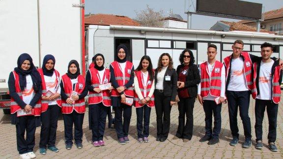 Akdeniz Mesleki ve Teknik Anadolu Lisesi "Bir Damla Bin Umut" Projesi kapsamında Kan Bağışı kampanyası ve Resim Sergisi düzenledi 