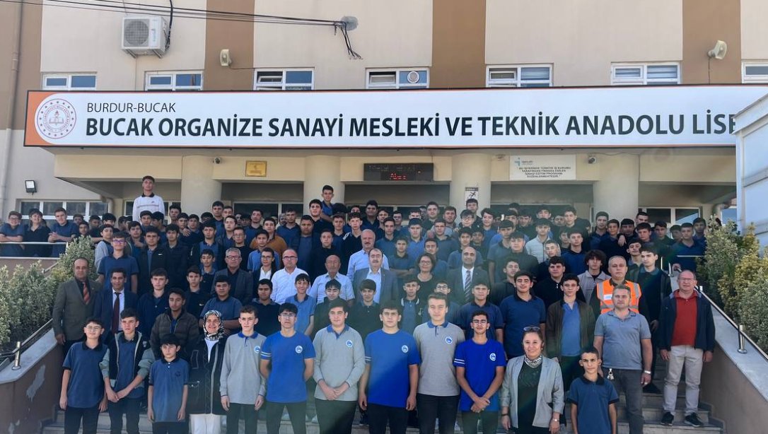 BUCAK ORGANİZE SANAYİ BÖLGESİ'NDEN ÖĞRENCİLERE OKUL FORMASI DESTEĞİ