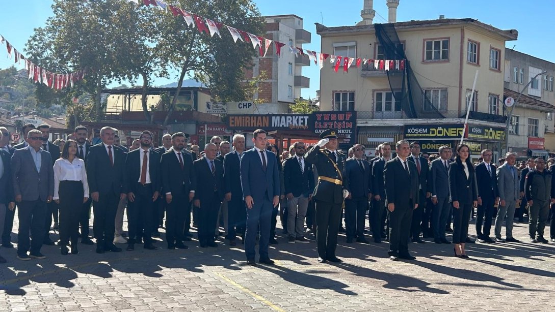 29 EKİM CUMHURİYET BAYRAMI KUTLAMALARI KAPSAMINDA ÇELENK SUNMA TÖRENİ YAPILDI